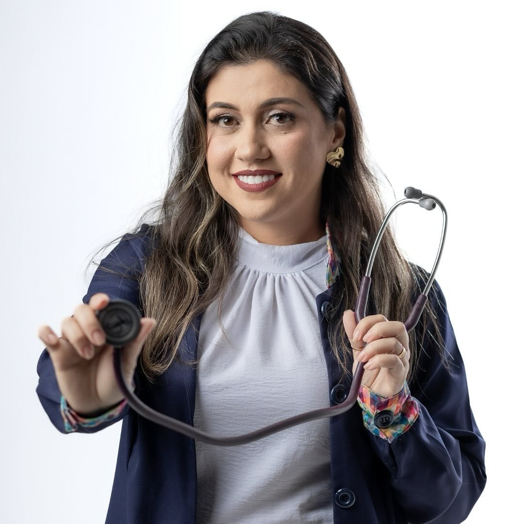 Dra. Cíntia Piteli, Oncologia Veterinária